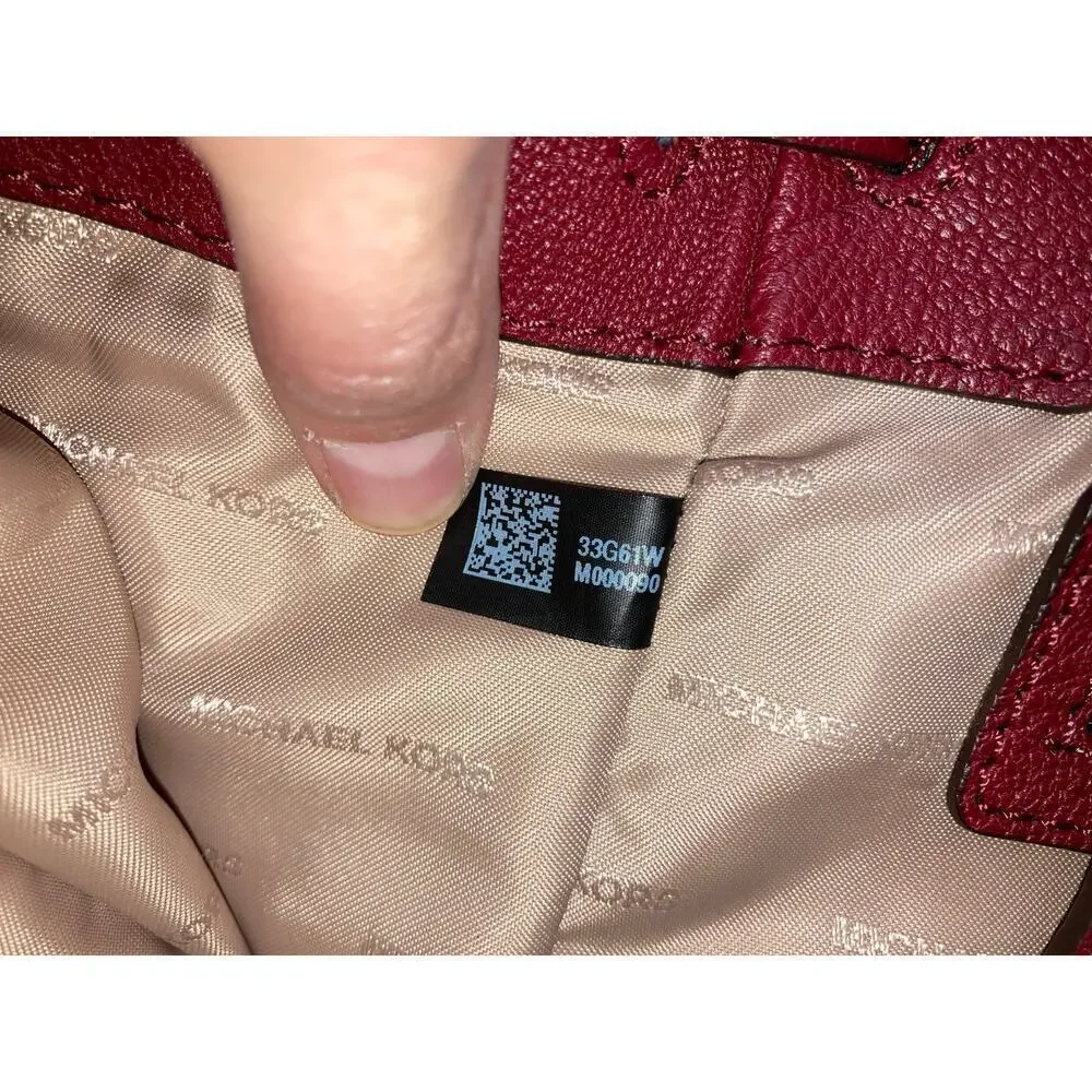 MICHAEL KORS, LARGE WINE LEATHER HANDBAG WITH LOCK CHARM.
